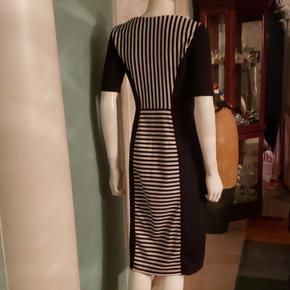 Dress - Picture 4 of 8
